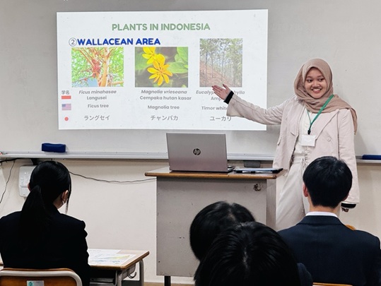 インドネシアからの留学生による授業